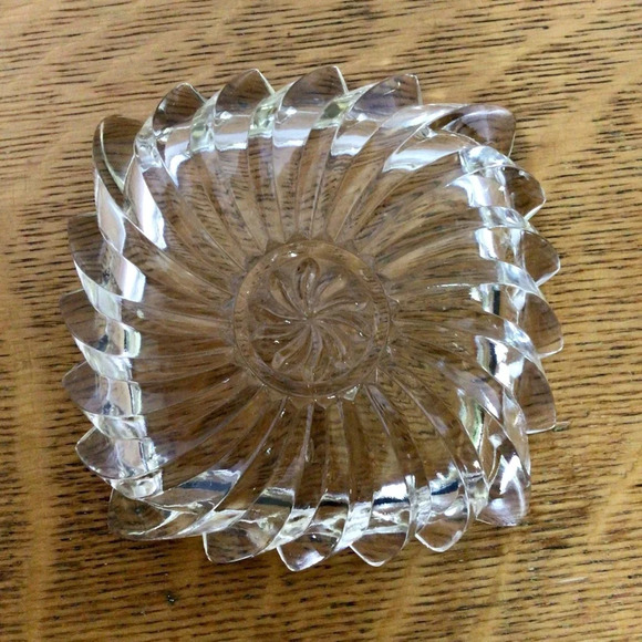 Vintage Clear Swirl Glass Square Ashtray - Picture 5 of 6
